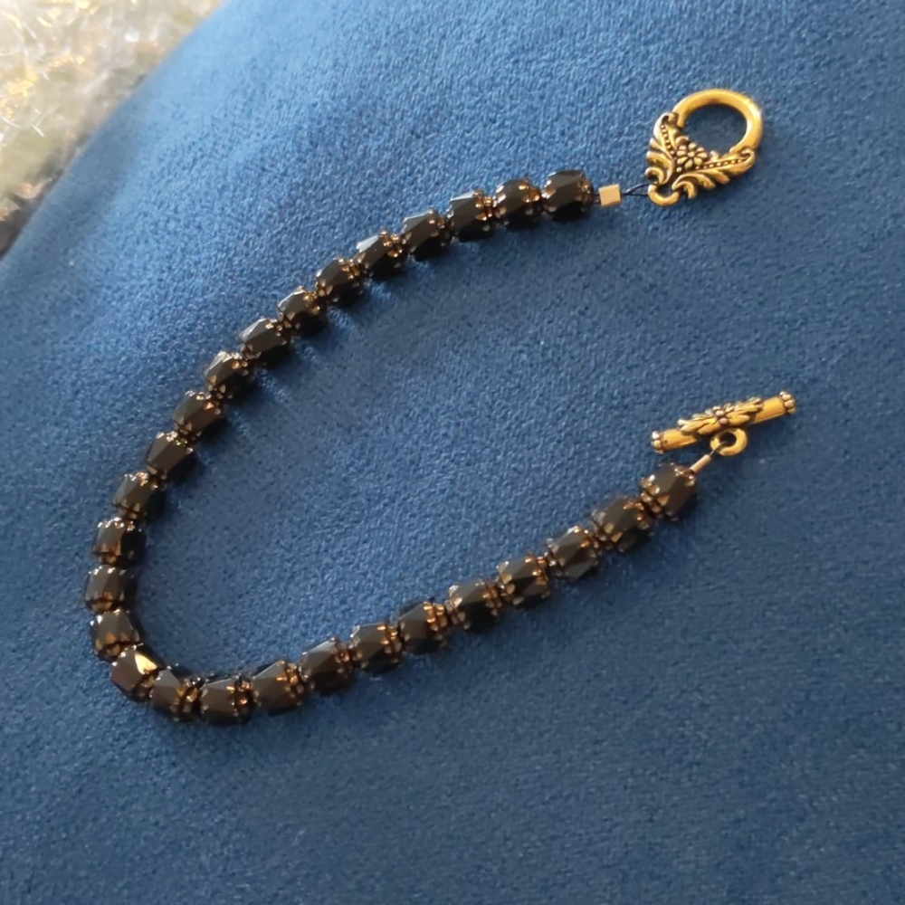 Unusual Elegant Faceted Beads Toggle Bracelet!